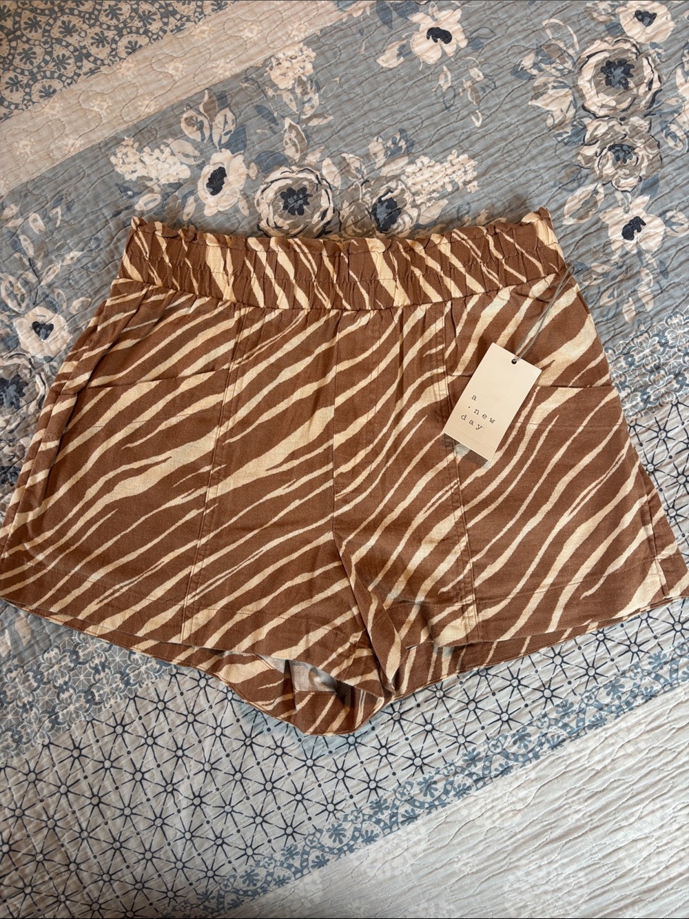 a new day Brown and Cream Zebra Print Elastic Waist Shorts size S NWT